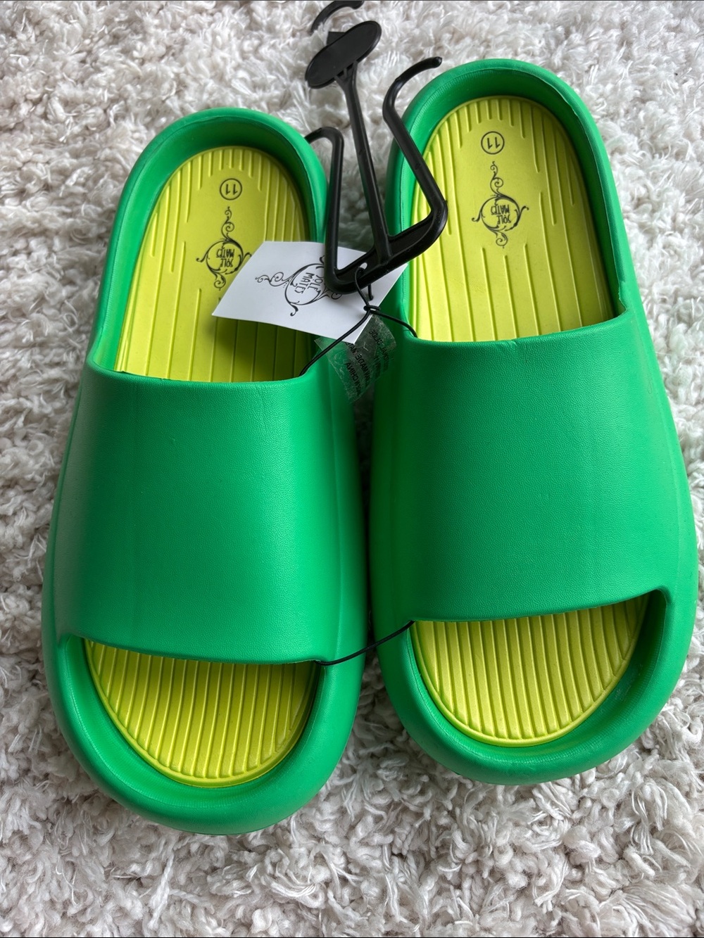 Sole Mates NWT Women’s Green Slide Sandals with Yellow Footbed